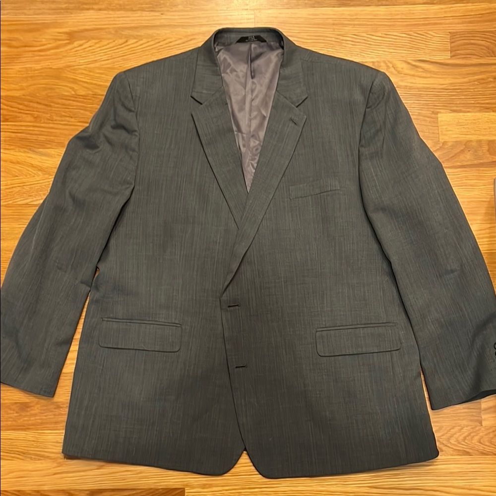 Haggar Gray Sport Coat with Notched Lapels and Wool-Blend Fabric